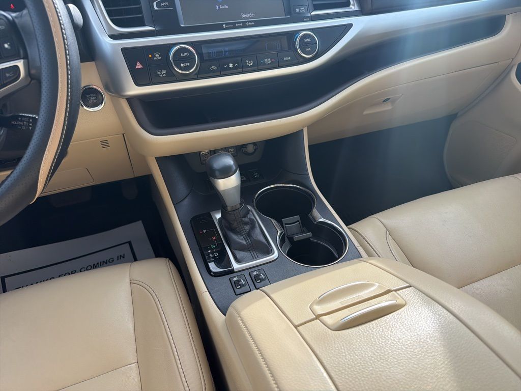 Thumbnail: 2017 Toyota Highlander - 16