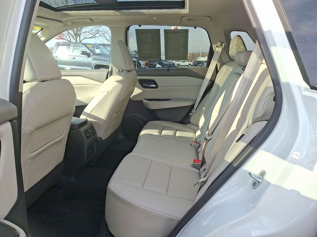 Thumbnail: 2022 Nissan Rogue - 10