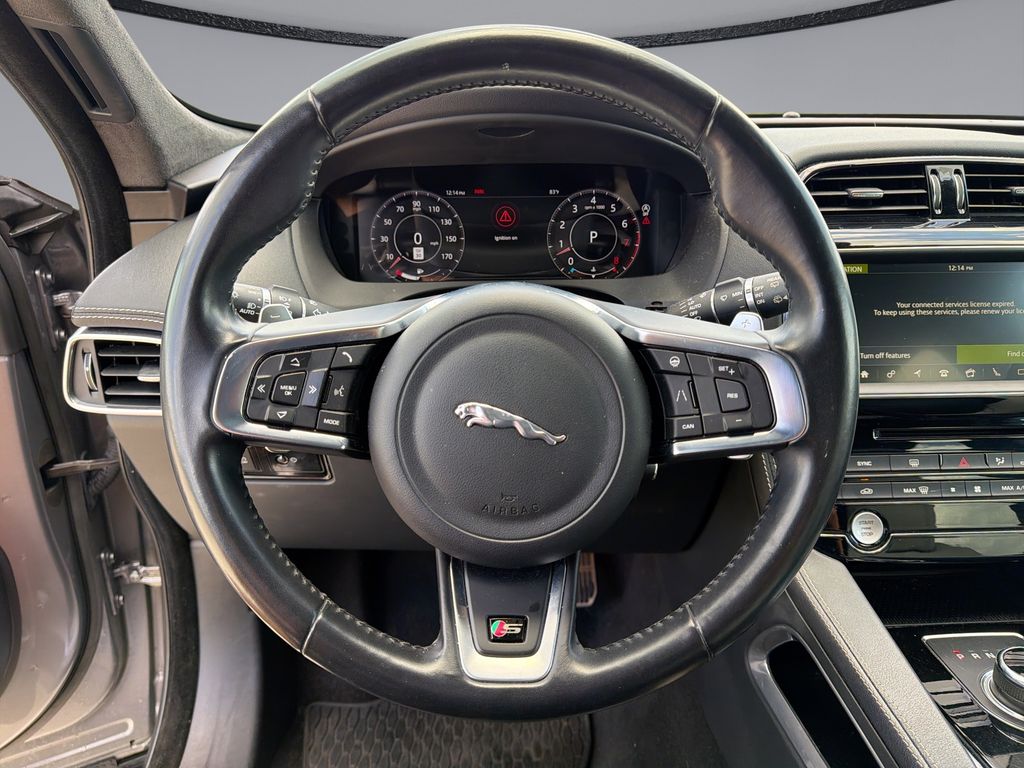 Thumbnail: 2020 Jaguar F-Pace - 21