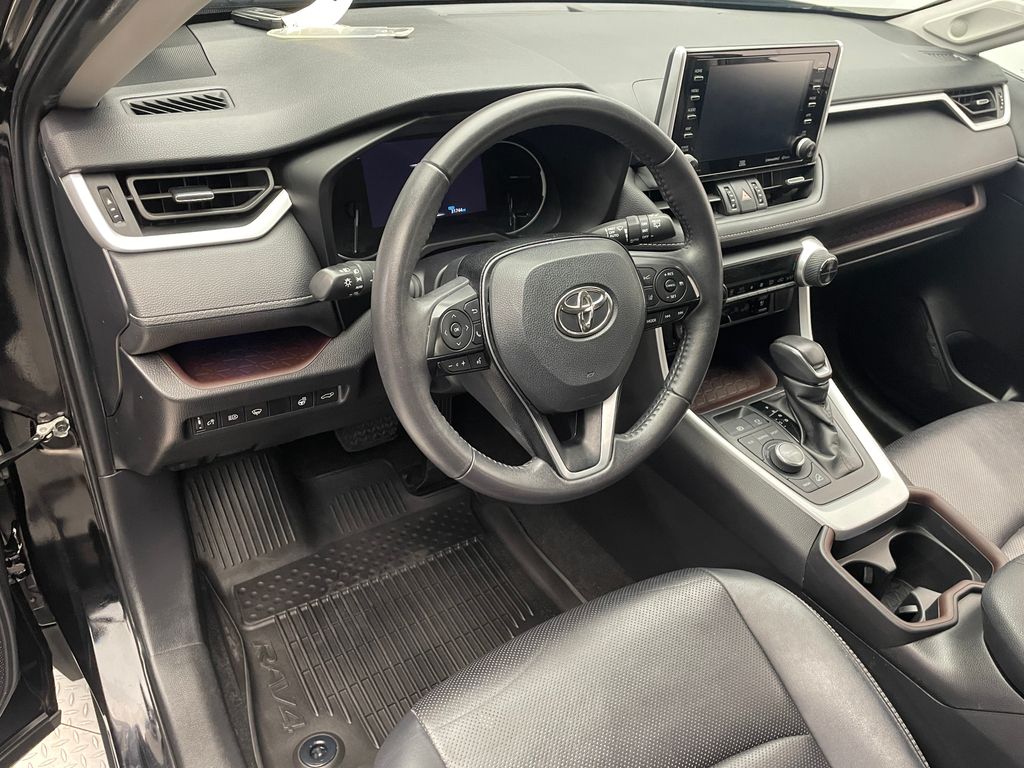 Thumbnail: 2021 Toyota RAV4 - 11