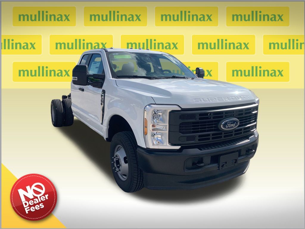 2025 Ford F-350 Super Duty Chassis Cab XL's photo