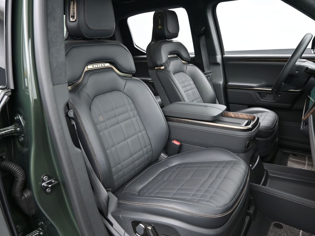 2025 Rivian R1T Ascend