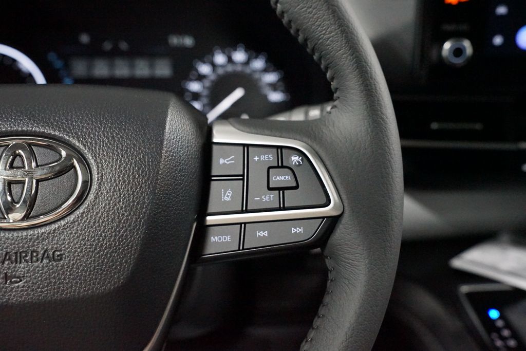 Thumbnail: 2026 Toyota Sienna - 13