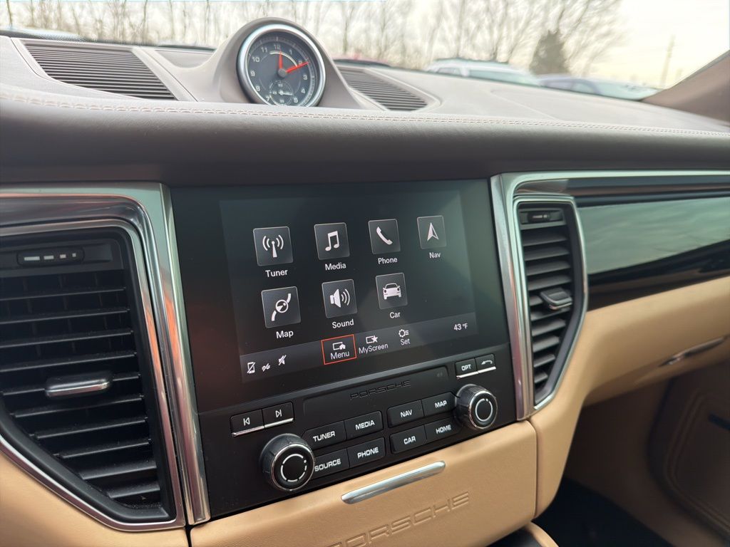 Thumbnail: 2017 Porsche Macan - 32