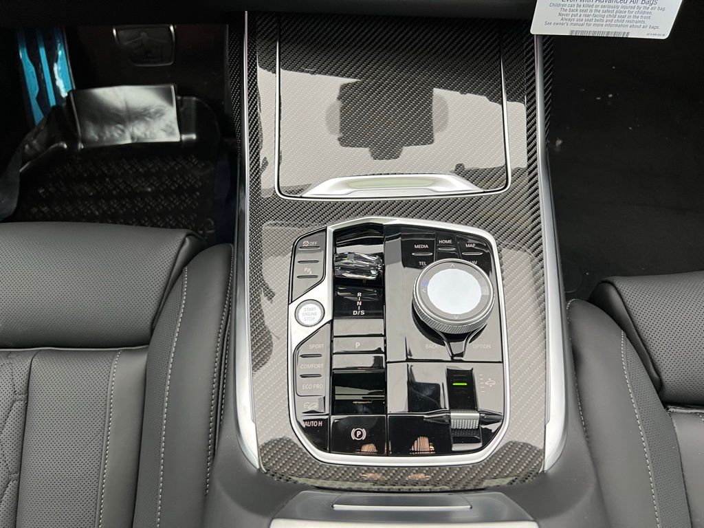 Thumbnail: 2026 BMW X7 - 12