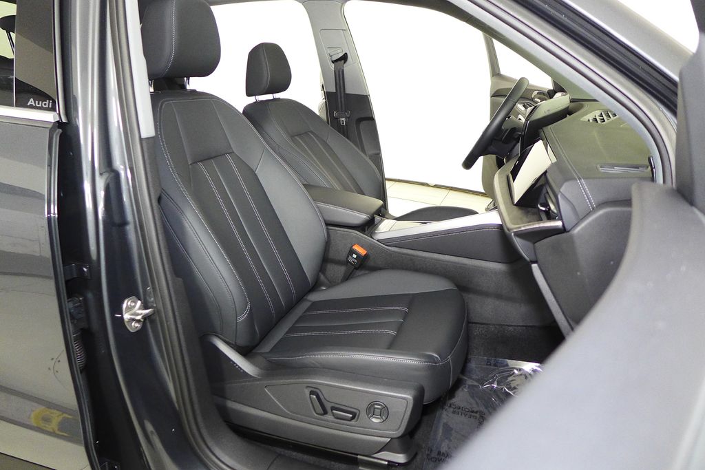 Thumbnail: 2025 Audi Q5 - 19
