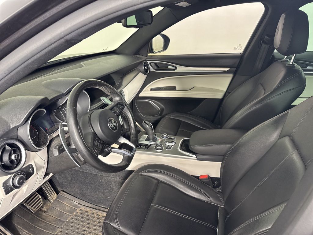 Thumbnail: 2020 Alfa Romeo Stelvio - 10