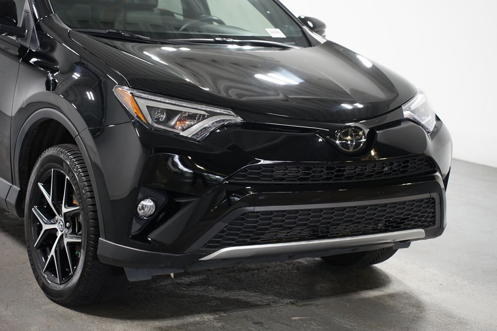 Thumbnail: 2017 Toyota RAV4 - 4