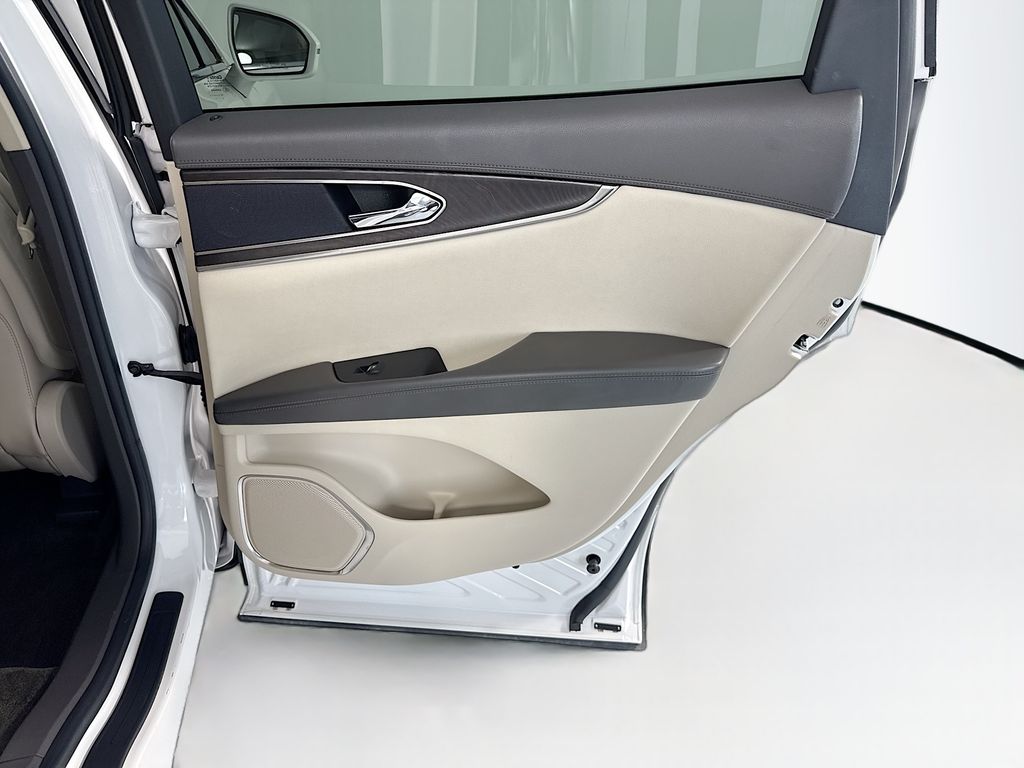 Thumbnail: 2017 Lincoln MKX - 27
