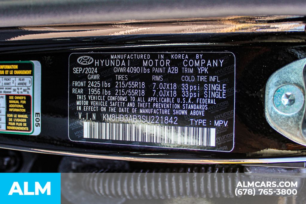 Used 2025 Black Hyundai SEL image 37