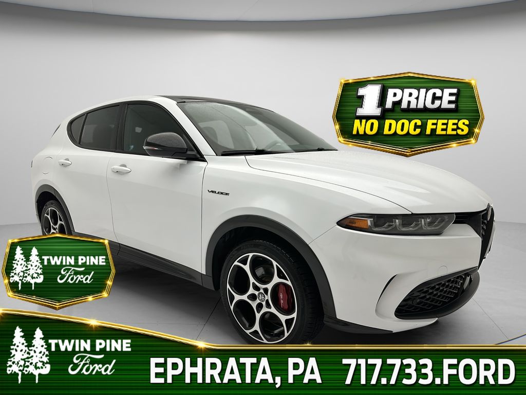 Alfa White 2024 Alfa Romeo Tonale 6-Speed Automatic