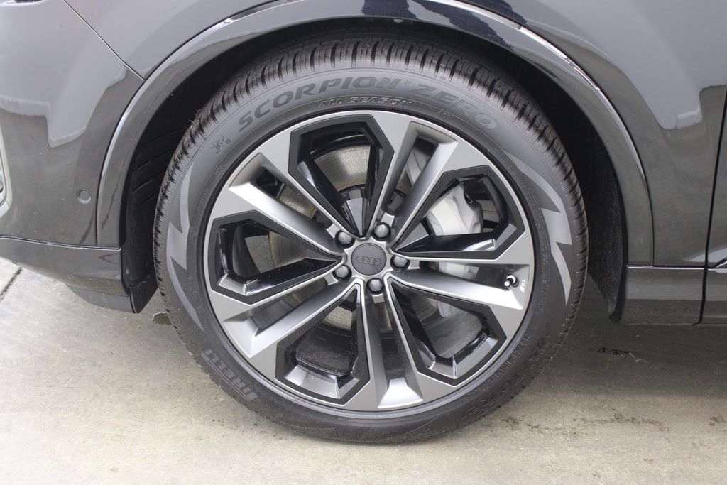 new 2026 Audi Q7 car, priced at $77,040