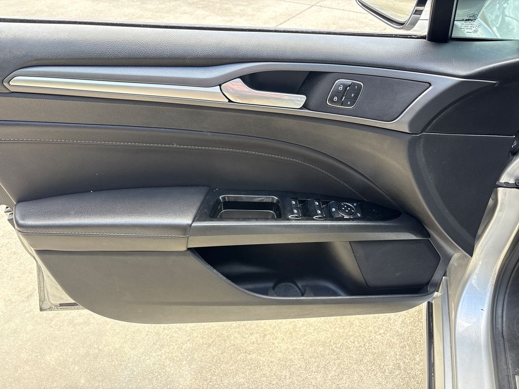 Used 2013 Silver Ford Titanium image 16