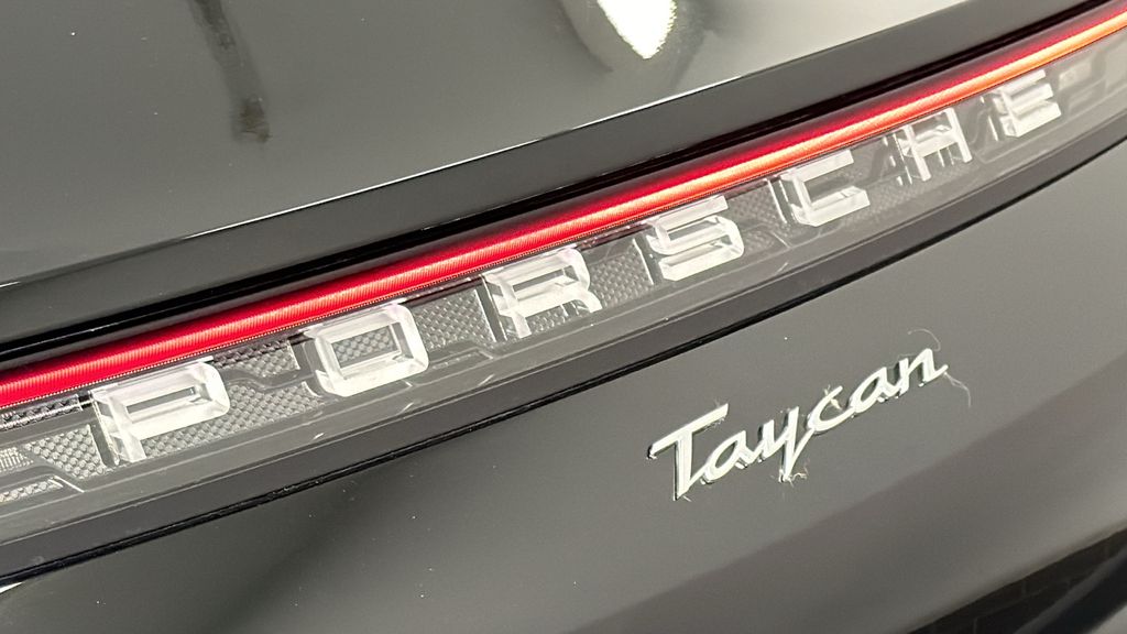 2021 Porsche Taycan  9