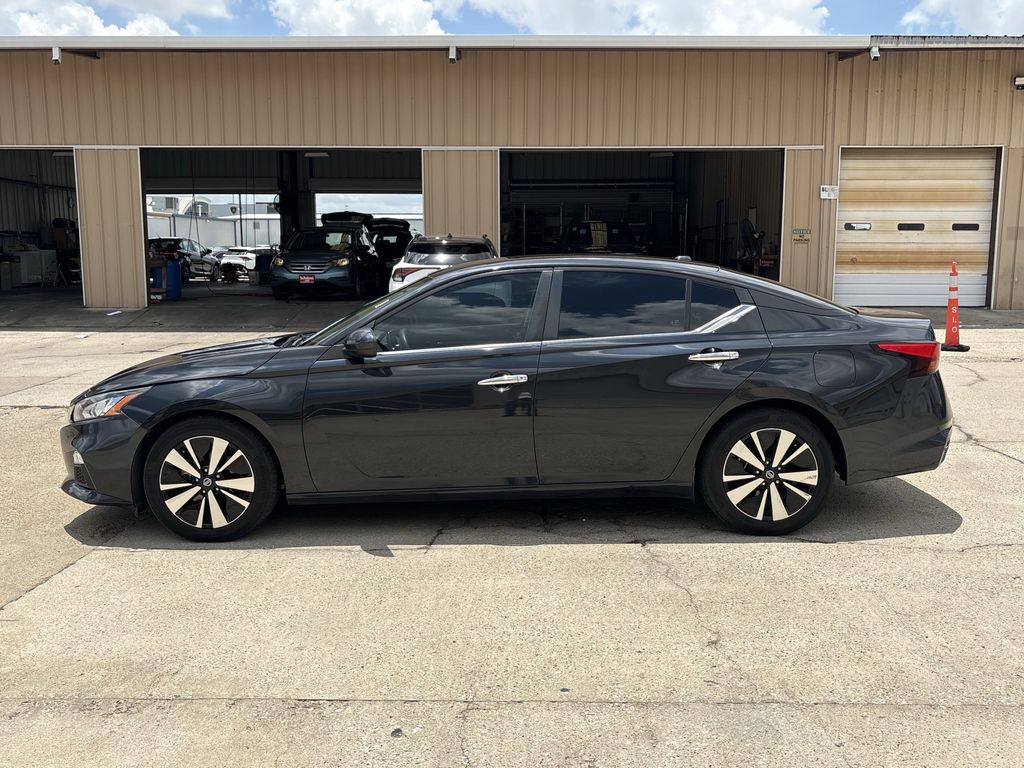 2022 Nissan Altima 2.5 SV Blue at Gullo Toyota