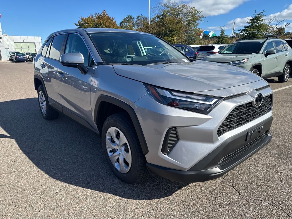 2025 Toyota RAV4 LE photo 8