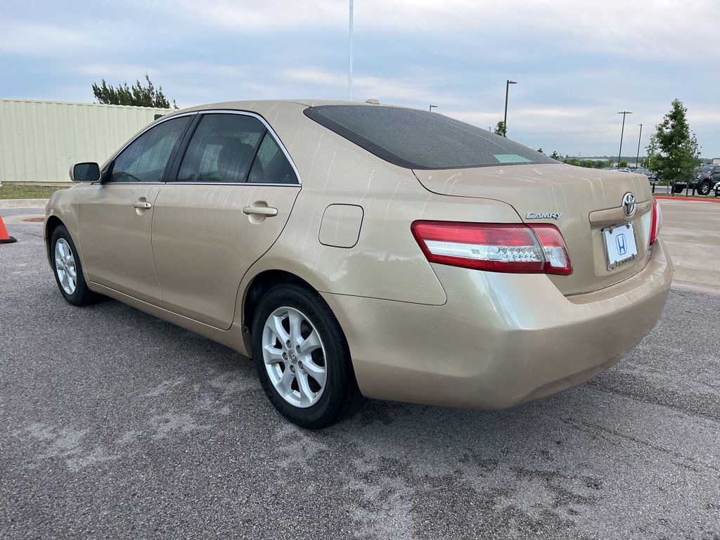 2011 Toyota Camry LE 6