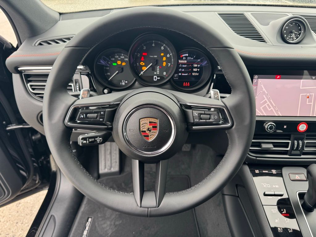 Thumbnail: 2025 Porsche Macan - 6