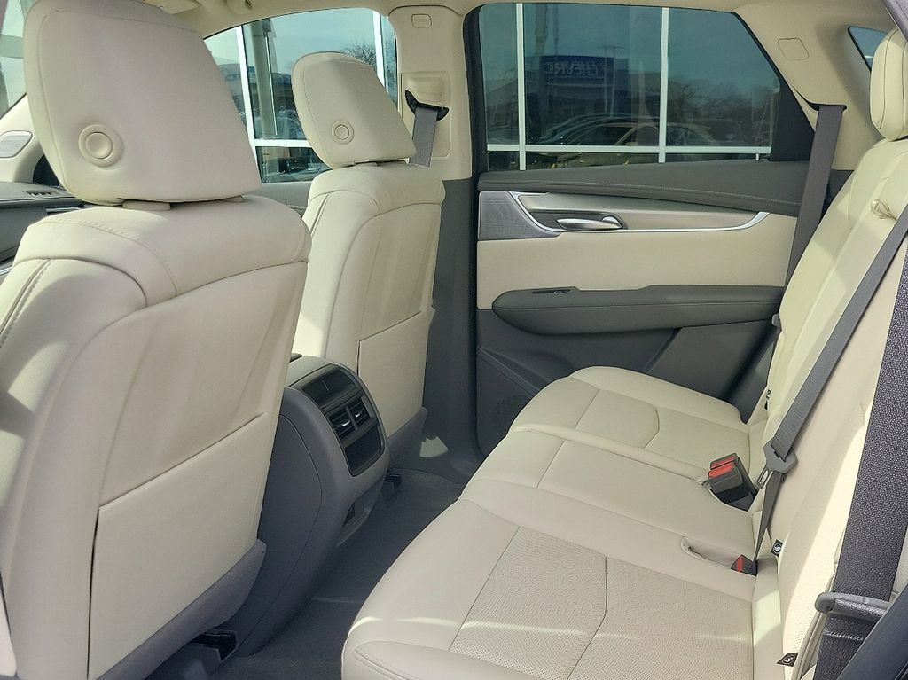 2025 Cadillac XT5 Premium Luxury 9
