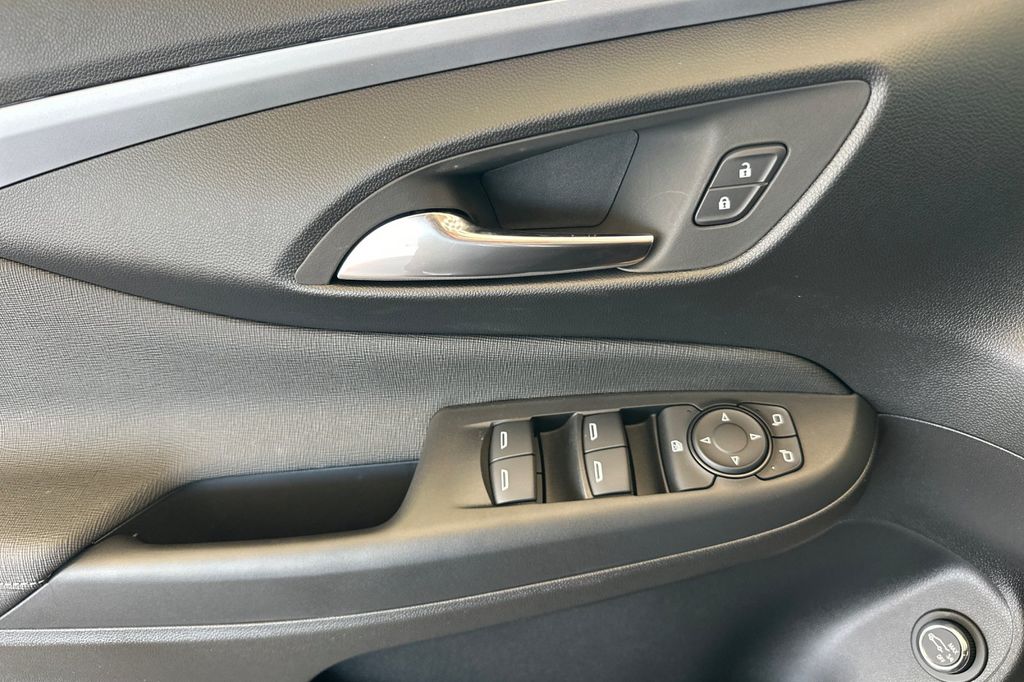 new 2025 Buick Envista car, priced at $26,280