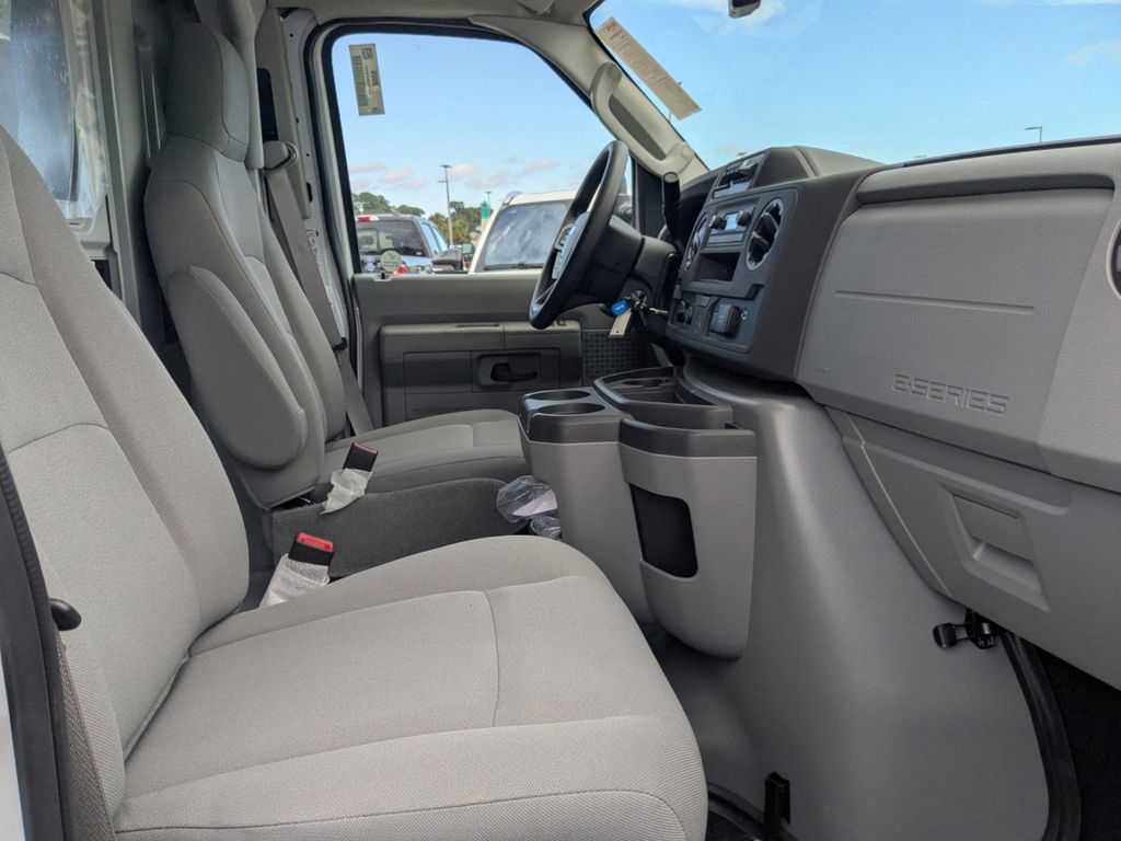 2026 Ford E-350 Cutaway 