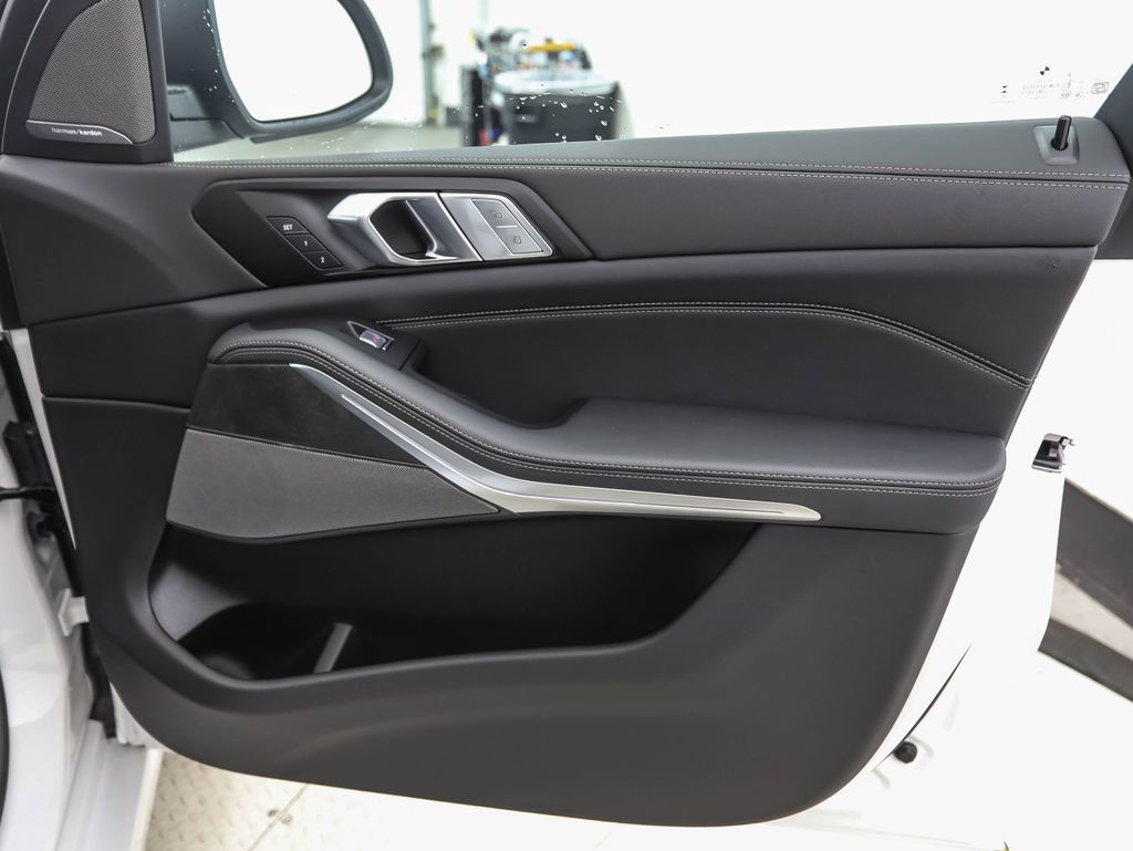 2026 BMW X7 xDrive40i 30
