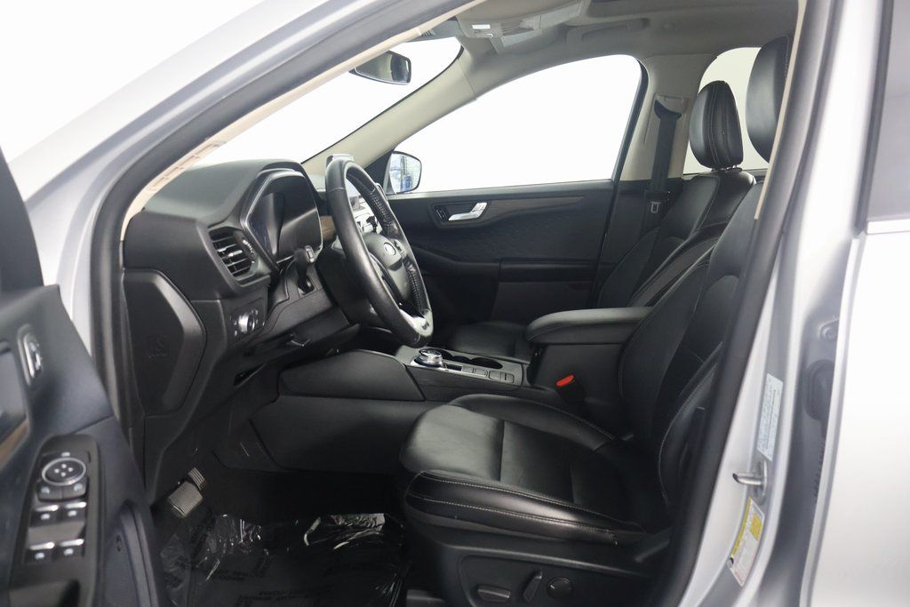 2020 Ford Escape Titanium Hybrid 10