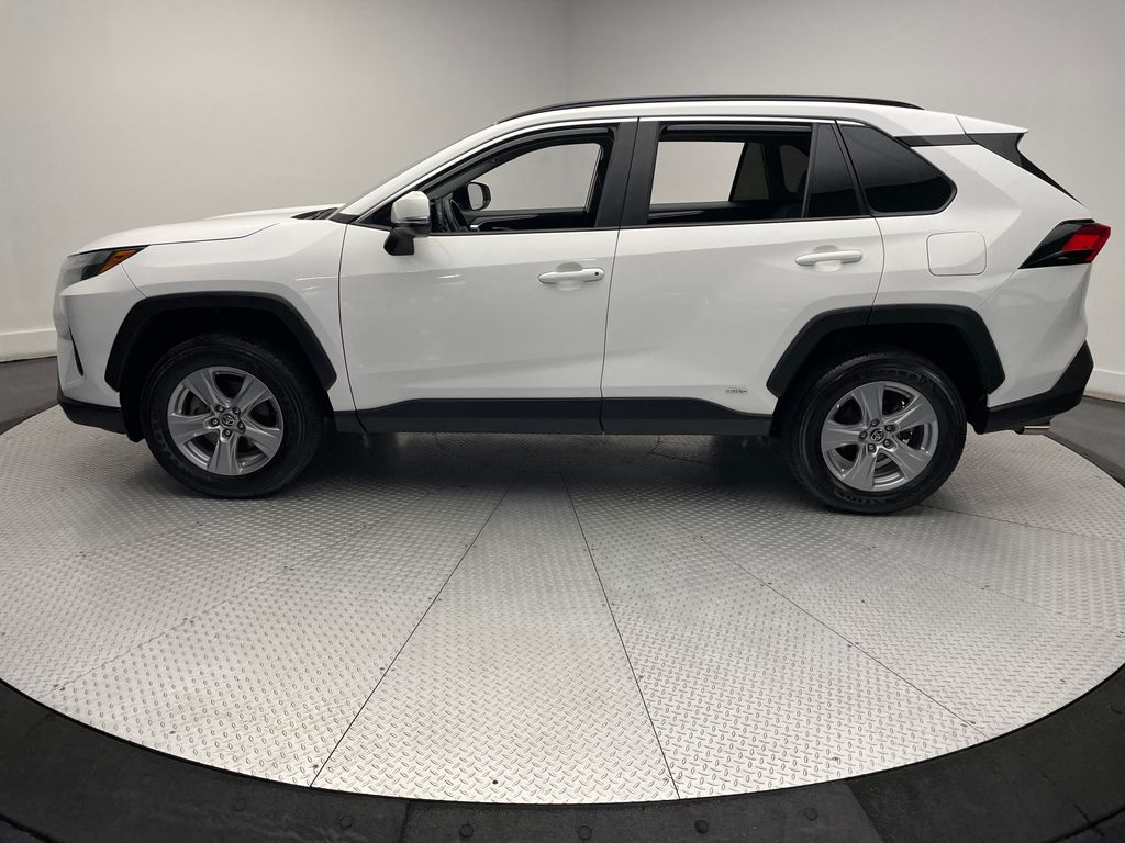 2022 Toyota RAV4 XLE 8