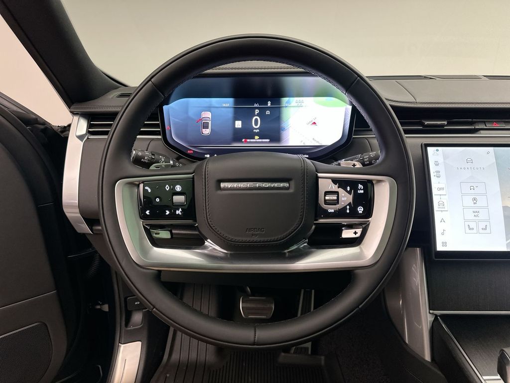 2025 Land Rover Range Rover SE 15