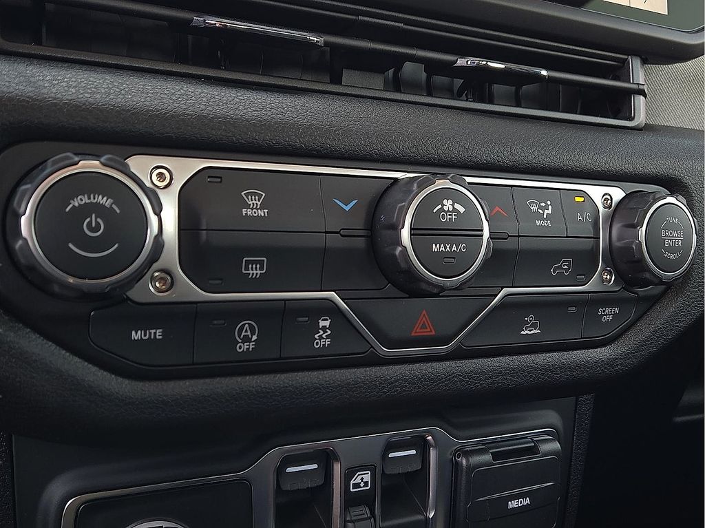 New 2026 Jeep Gladiator Sport For Sale in Farmington, AR