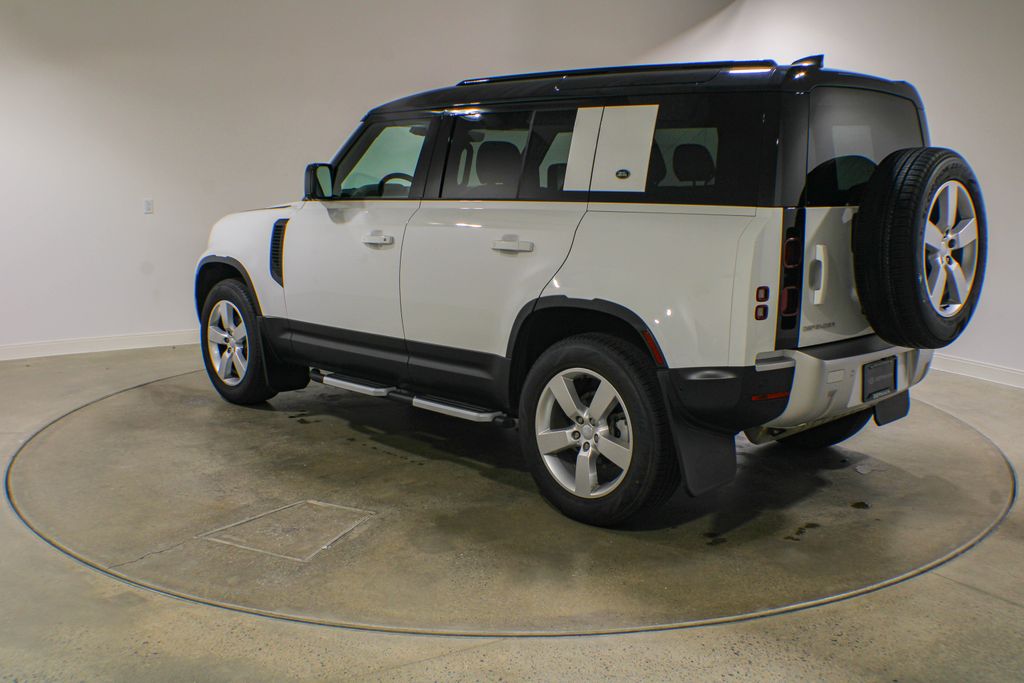 Used 2023  Land Rover S image 4