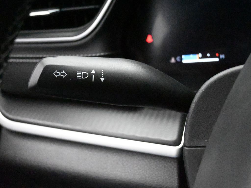 Used 2024 Silver Zynith Jeep Laredo image 30