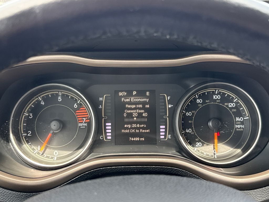 Used 2016 White Jeep Latitude image 17
