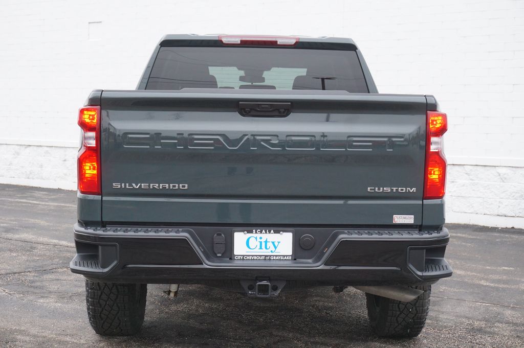 View vehicle photo 5