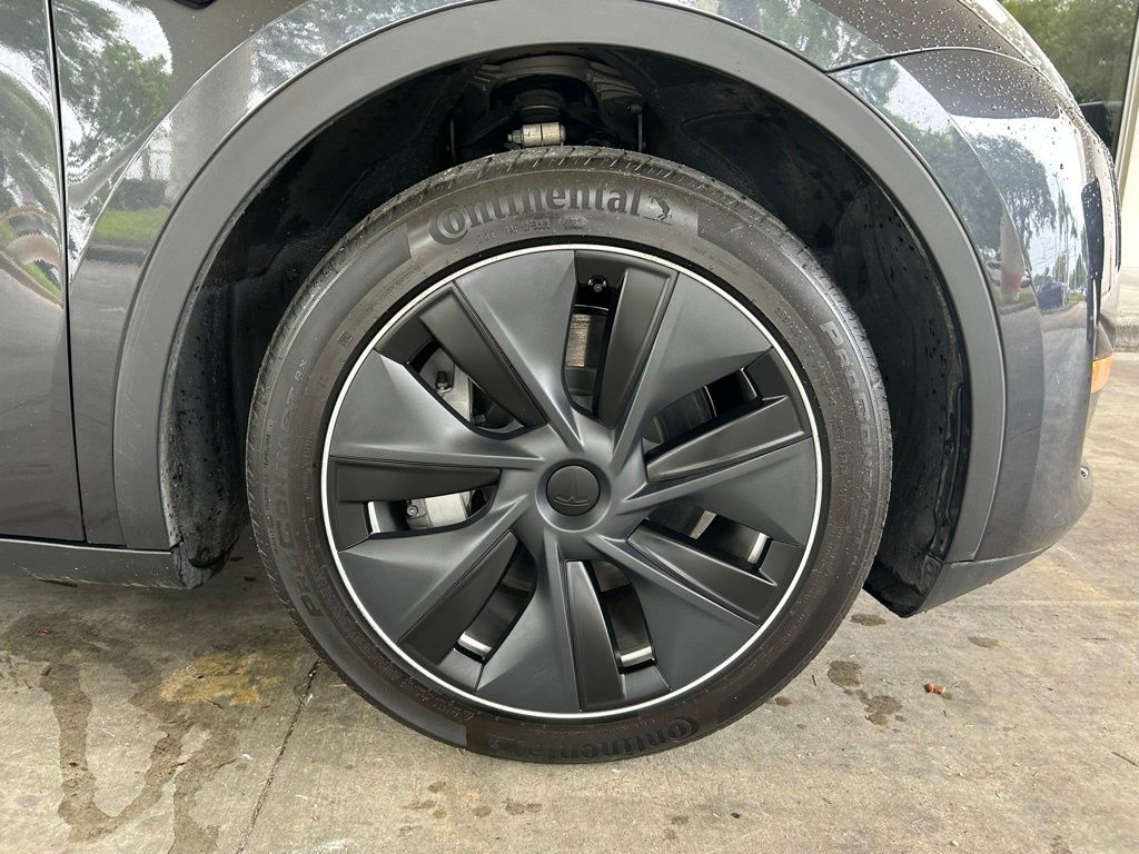 Used 2024  Tesla  image 18