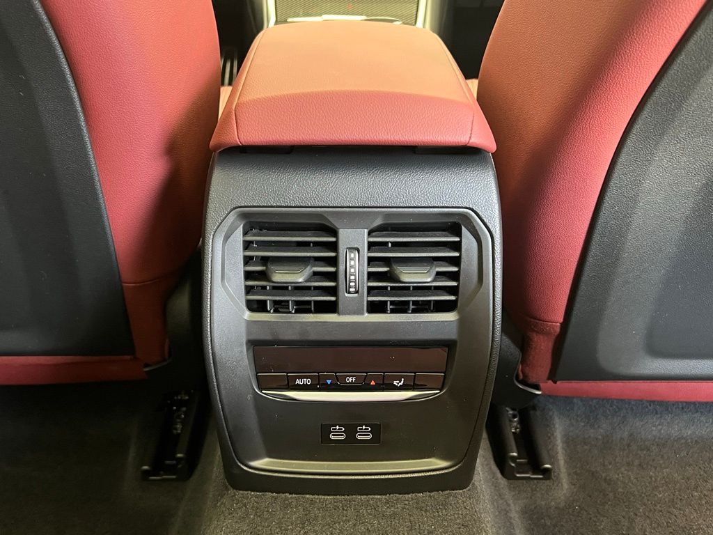 Thumbnail: 2026 BMW 3 Series - 9