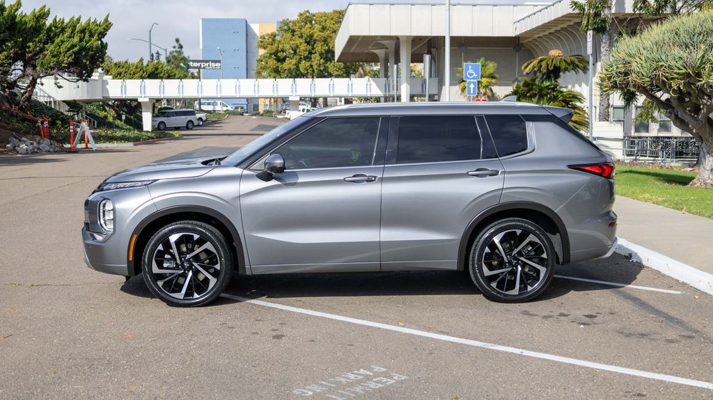 Used 2024 Mitsubishi Outlander SEL 4D Sport Utility