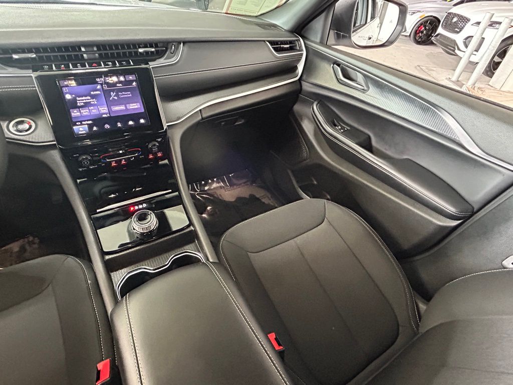 Used 2025 Bright White Clearcoat Jeep Laredo image 11