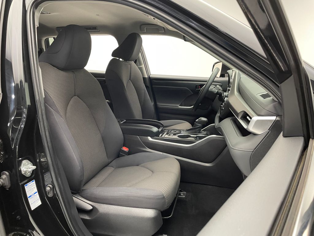 2022 Toyota Highlander LE 18