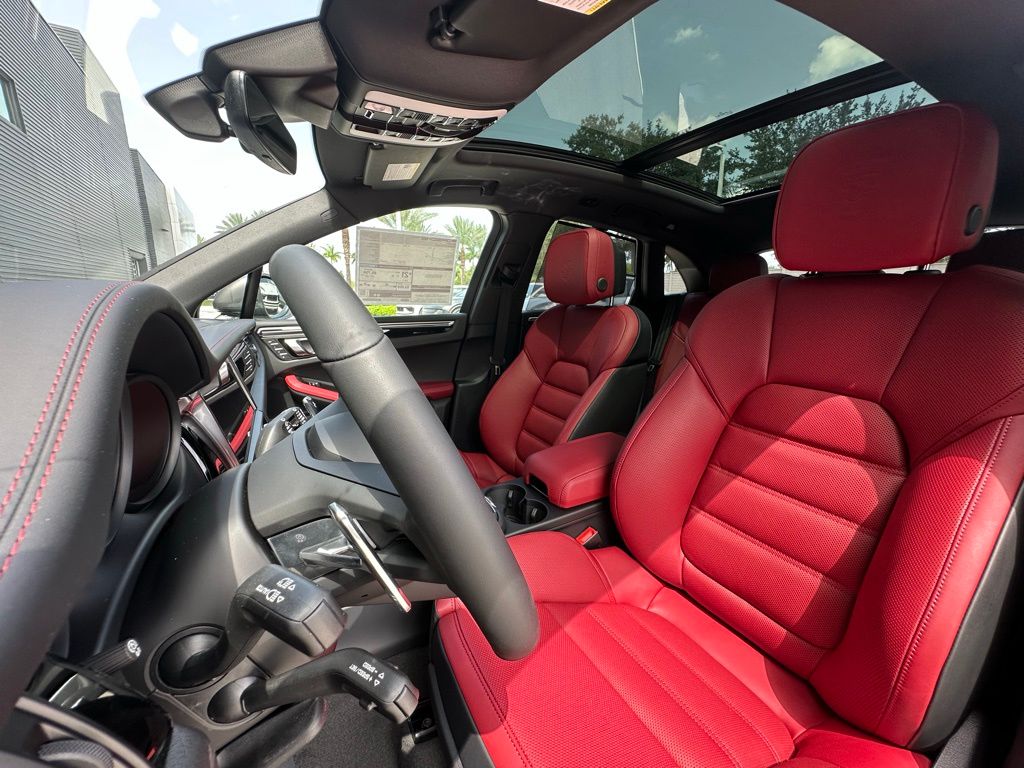 Thumbnail: 2025 Porsche Macan - 5