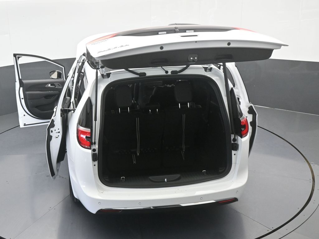 New 2026 Bright White Clearcoat Chrysler Select image 60