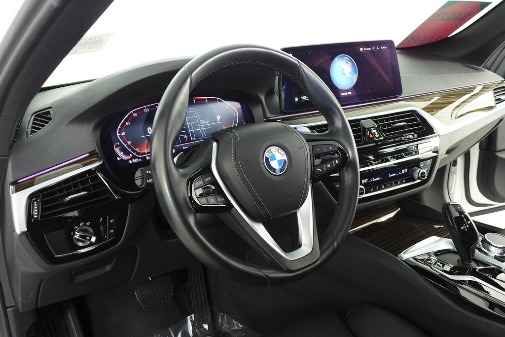 Thumbnail: 2022 BMW 5 Series - 30