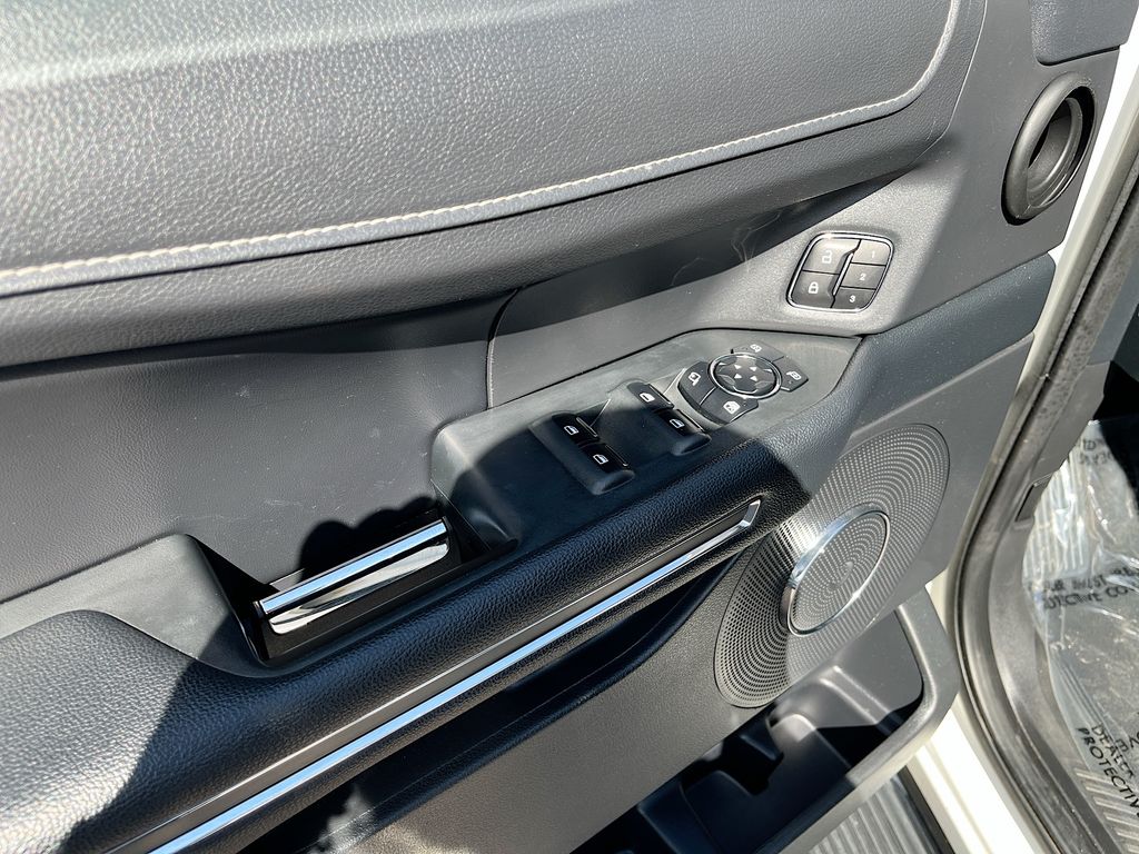 Used 2023 White Ford XLT image 18