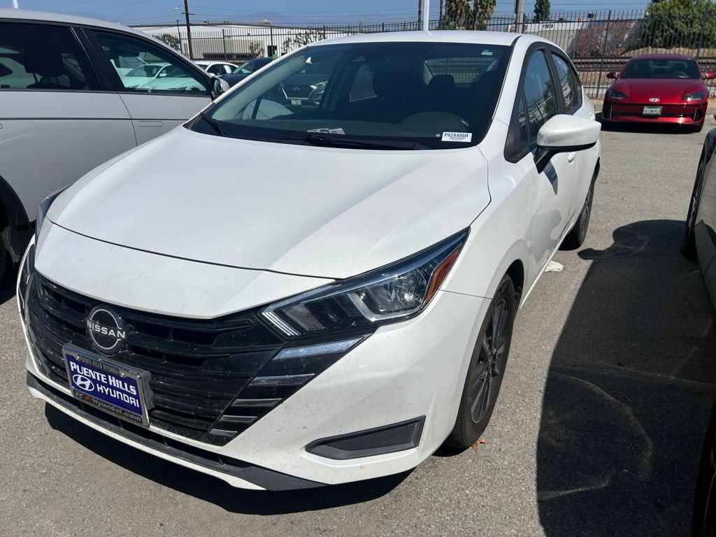 Aspen White Tricoat 2023 Nissan Versa Sedan Front-Wheel Drive Continuously Variable Transmission