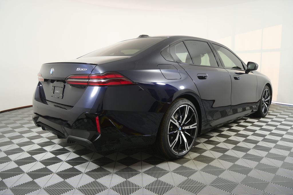 Thumbnail: 2025 BMW 5 Series - 3