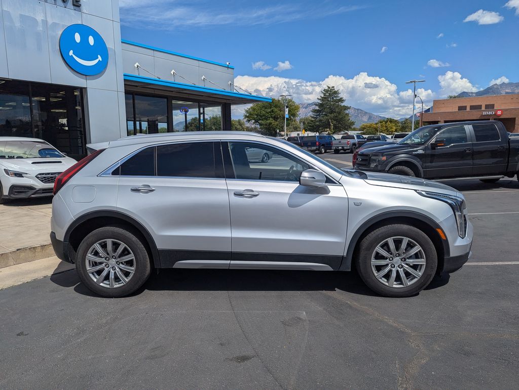 2022 Cadillac XT4 Premium Luxury 2