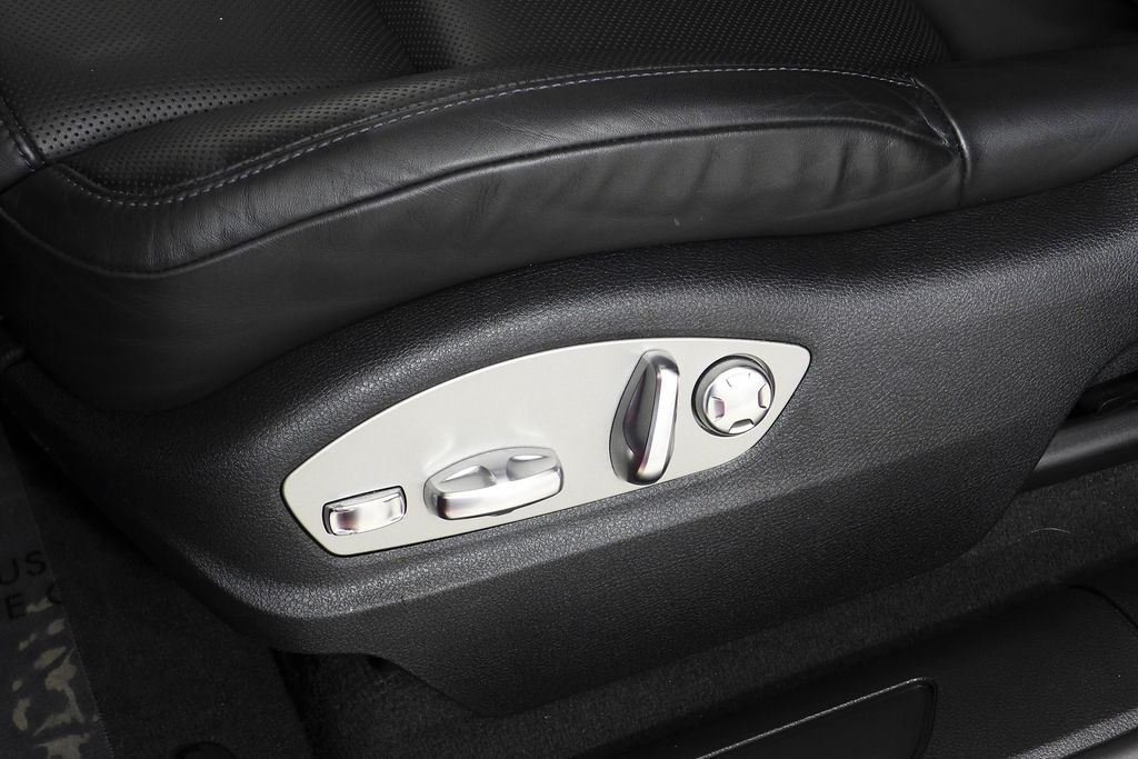 Thumbnail: 2022 Porsche Macan - 23