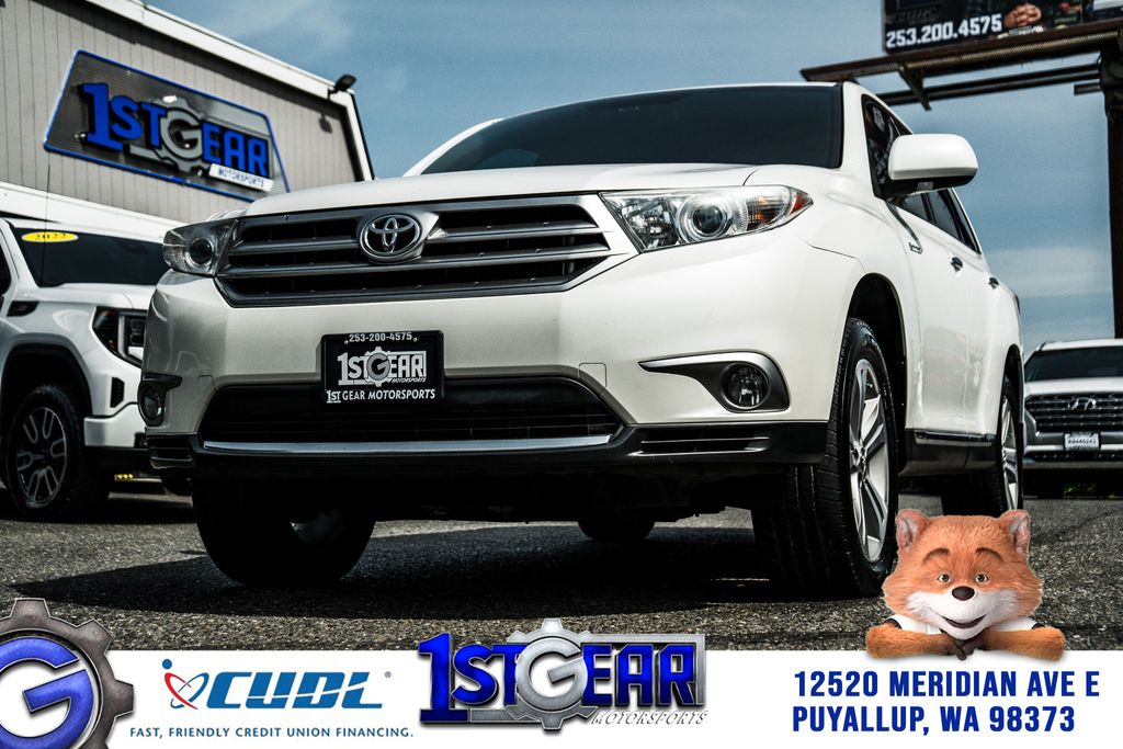 White (Blizzard Pearl) 2013 Toyota Highlander SUV / Crossover All-Wheel Drive 5-Speed Automatic Overdrive
