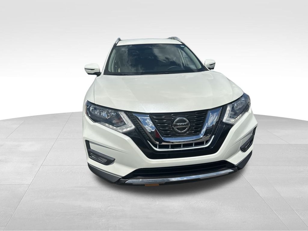 2018 Pearl White Nissan Rogue SV FWD SUV