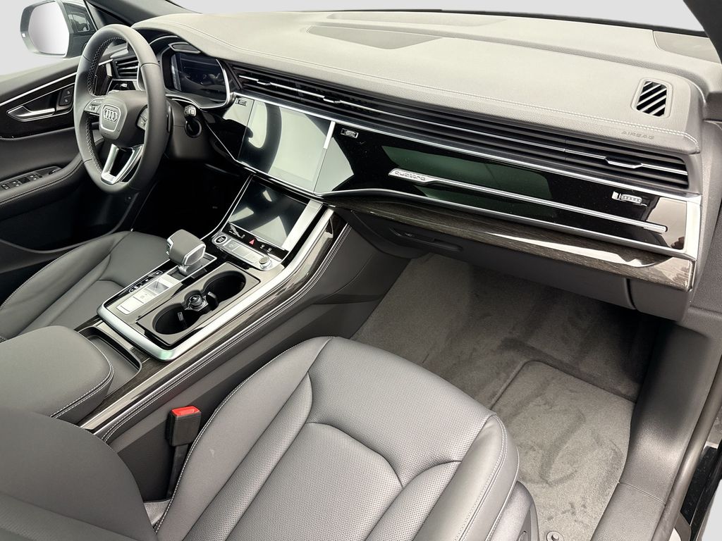 Thumbnail: 2026 Audi Q8 - 17